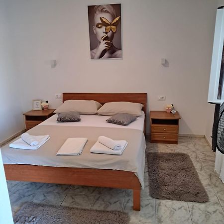 Iva Apartman Sa Bazenom Donji Zemunik エクステリア 写真