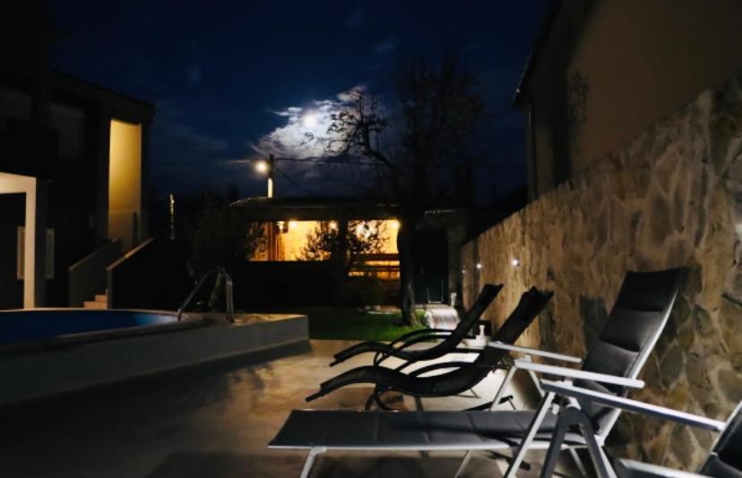Iva Apartman Sa Bazenom Donji Zemunik エクステリア 写真