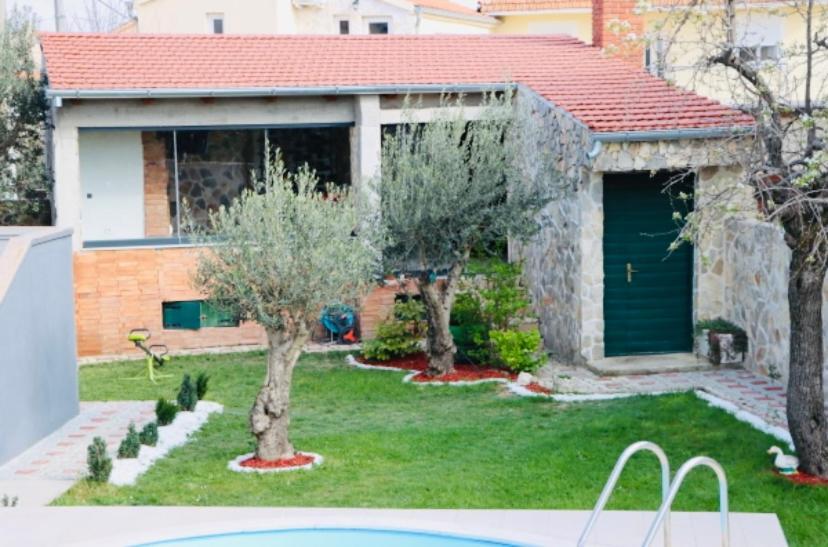 Iva Apartman Sa Bazenom Donji Zemunik エクステリア 写真
