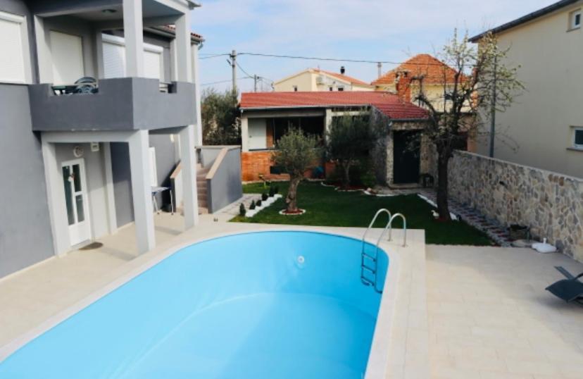 Iva Apartman Sa Bazenom Donji Zemunik エクステリア 写真