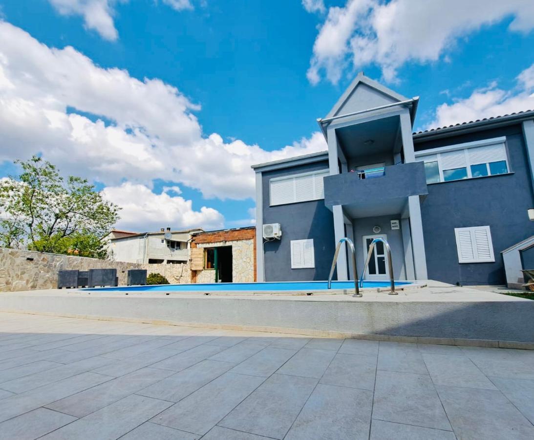 Iva Apartman Sa Bazenom Donji Zemunik エクステリア 写真